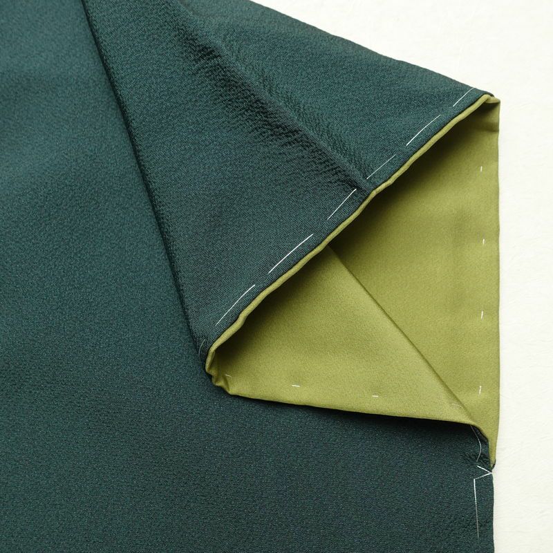 付け下げ 辻村寿三郎 ジュサブロー 美品 しつけ糸付き 縮緬 正絹 木の葉・植物柄 袷仕立て 身丈158cm 裄丈63cm リサイクル着物 着物 シンプル 緑・うぐいす色_画像15