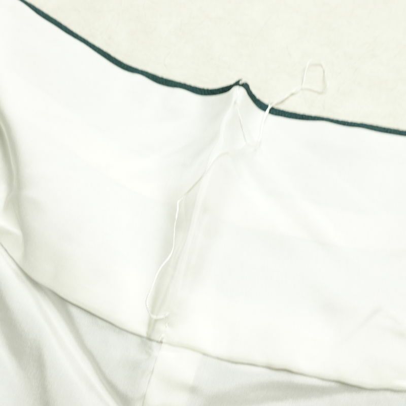 付け下げ 辻村寿三郎 ジュサブロー 美品 しつけ糸付き 縮緬 正絹 木の葉・植物柄 袷仕立て 身丈158cm 裄丈63cm リサイクル着物 着物 シンプル 緑・うぐいす色_画像20