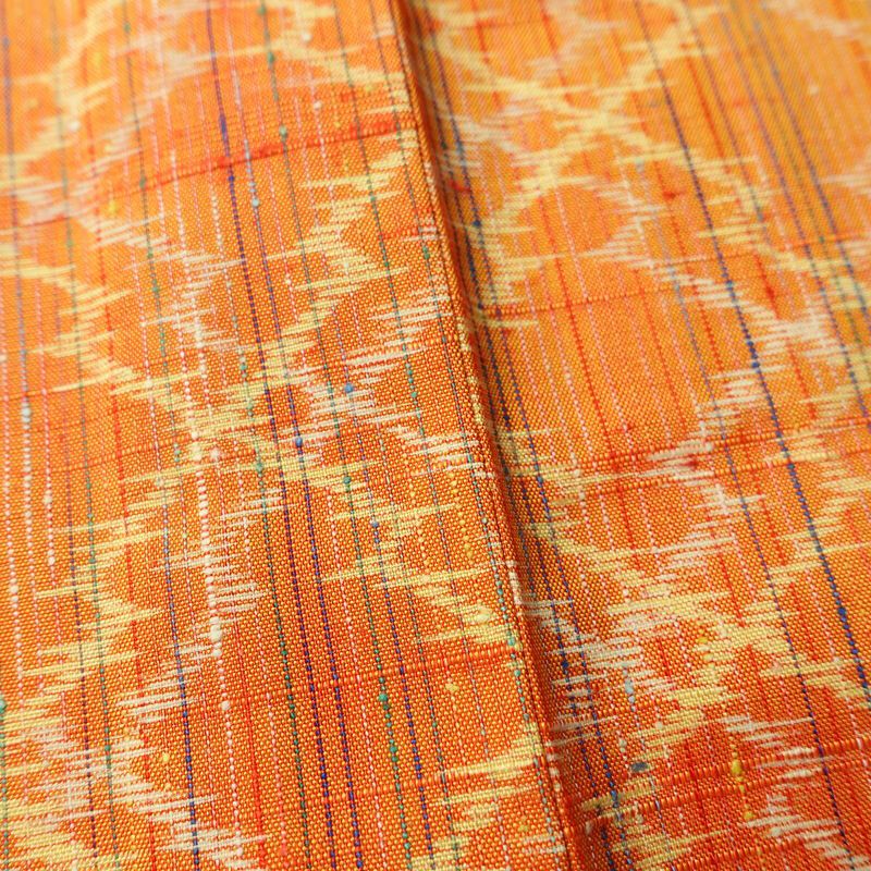 単衣 紬 美品 バチ衿仕立て 正絹 縞柄・線柄 単衣仕立て 身丈155cm 裄丈62.5cm リサイクル着物 一部しつけ糸付き 着物 橙_画像11