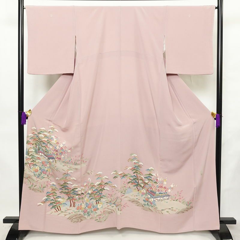 色留袖 美品 落款入り 縮緬 三つ紋付き 正絹 風景柄 袷仕立て 身丈163.5cm 裄丈66.5cm リサイクル着物 一部しつけ糸付き 着物 結婚式 パーティー フォーマル 松 ピンク_画像1