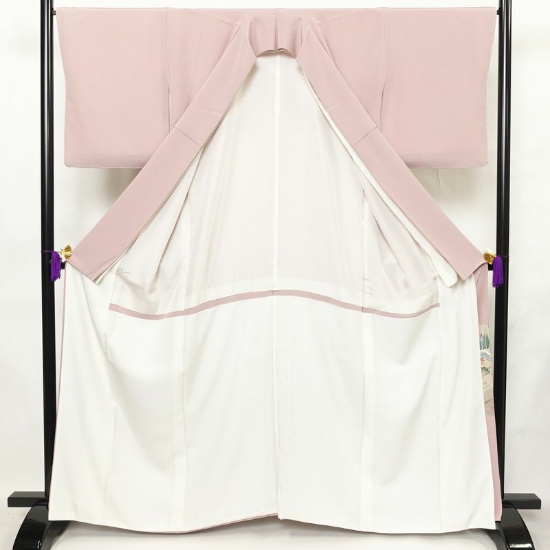 色留袖 美品 落款入り 縮緬 三つ紋付き 正絹 風景柄 袷仕立て 身丈163.5cm 裄丈66.5cm リサイクル着物 一部しつけ糸付き 着物 結婚式 パーティー フォーマル 松 ピンク_画像3