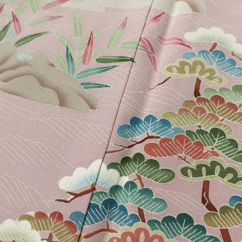 色留袖 美品 落款入り 縮緬 三つ紋付き 正絹 風景柄 袷仕立て 身丈163.5cm 裄丈66.5cm リサイクル着物 一部しつけ糸付き 着物 結婚式 パーティー フォーマル 松 ピンク_画像11