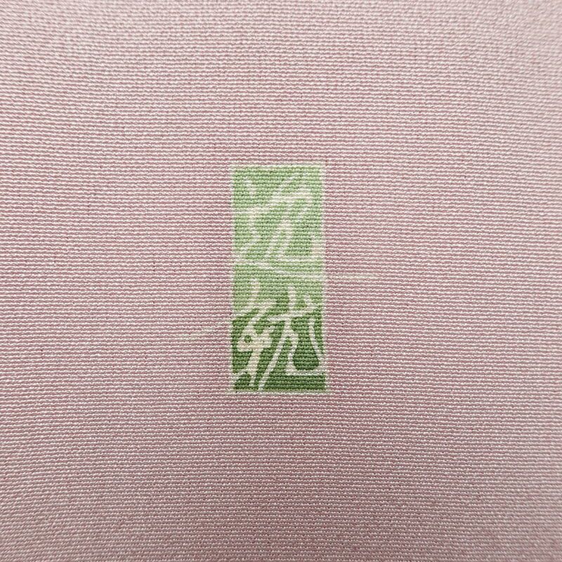 色留袖 美品 落款入り 縮緬 三つ紋付き 正絹 風景柄 袷仕立て 身丈163.5cm 裄丈66.5cm リサイクル着物 一部しつけ糸付き 着物 結婚式 パーティー フォーマル 松 ピンク_画像13