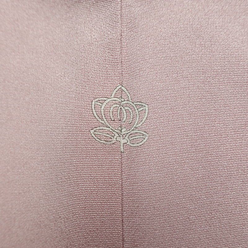 色留袖 美品 落款入り 縮緬 三つ紋付き 正絹 風景柄 袷仕立て 身丈163.5cm 裄丈66.5cm リサイクル着物 一部しつけ糸付き 着物 結婚式 パーティー フォーマル 松 ピンク_画像14