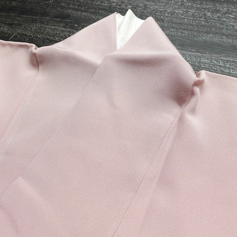 色留袖 美品 落款入り 縮緬 三つ紋付き 正絹 風景柄 袷仕立て 身丈163.5cm 裄丈66.5cm リサイクル着物 一部しつけ糸付き 着物 結婚式 パーティー フォーマル 松 ピンク_画像18