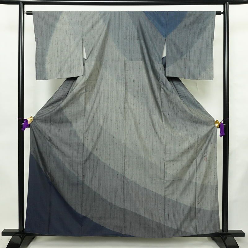 紬 付下 良品 落款入り 諏訪好風 正絹 幾何学柄・抽象柄 袷仕立て 身丈160.5cm 裄丈62.5cm リサイクル着物 着物 洒落 粋 青・紺_画像1