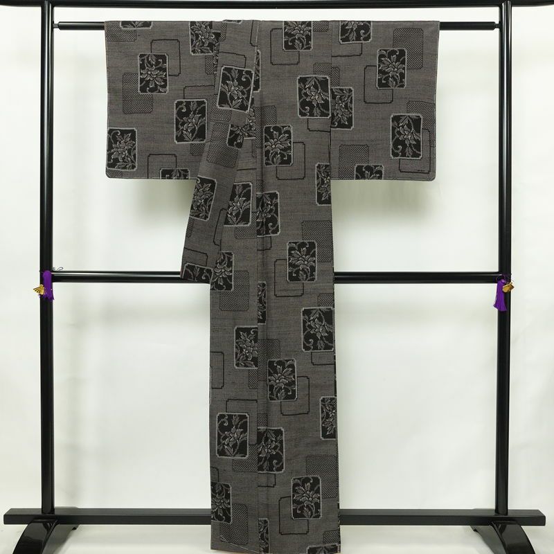 紬 良品 正絹 木の葉・植物柄 袷仕立て 身丈161.5cm 裄丈63cm リサイクル着物 着物 茶_画像2