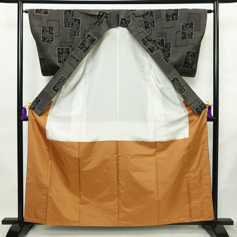 紬 良品 正絹 木の葉・植物柄 袷仕立て 身丈161.5cm 裄丈63cm リサイクル着物 着物 茶_画像3