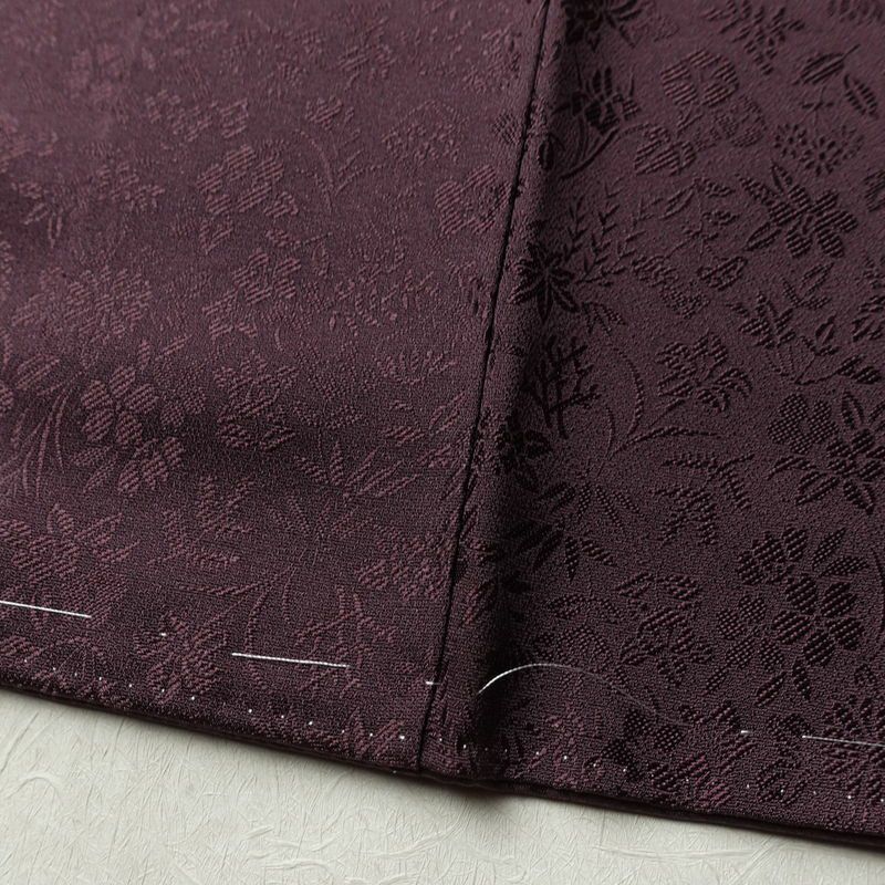 色無地 美品 しつけ糸付き 一つ紋付き 正絹 木の葉・植物柄 袷仕立て 身丈149cm 裄丈63cm リサイクル着物 着物 未使用品 お茶会 フォーマル 紫・藤色_画像10