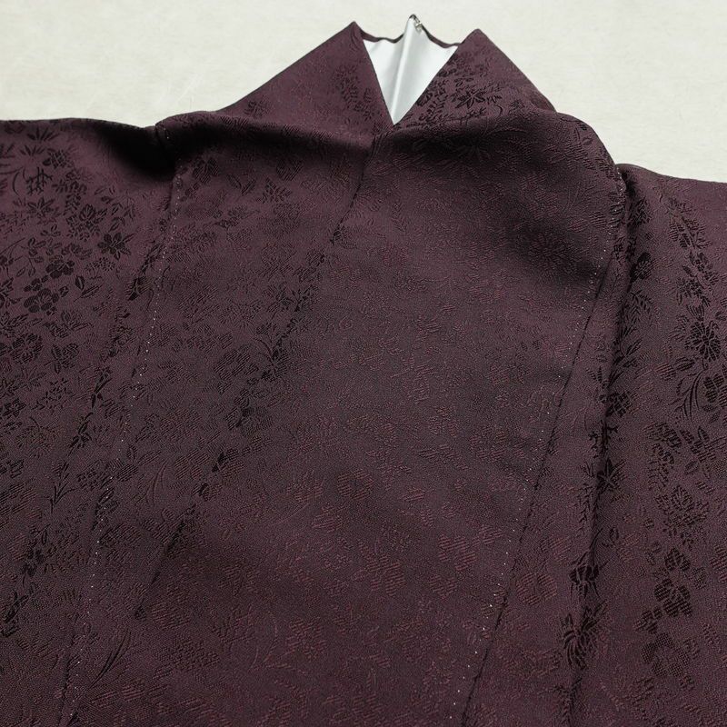 色無地 美品 しつけ糸付き 一つ紋付き 正絹 木の葉・植物柄 袷仕立て 身丈149cm 裄丈63cm リサイクル着物 着物 未使用品 お茶会 フォーマル 紫・藤色_画像15