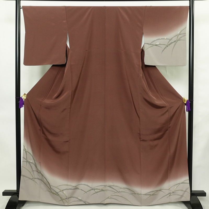 付け下げ 美品 縮緬 正絹 木の葉・植物柄 袷仕立て 身丈165cm 裄丈67cm リサイクル着物 着物 箔 共八掛 露芝 入学式 卒業式 七五三 お宮参り フォーマル 茶_画像1