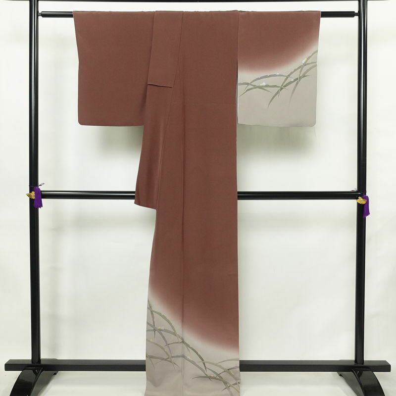 付け下げ 美品 縮緬 正絹 木の葉・植物柄 袷仕立て 身丈165cm 裄丈67cm リサイクル着物 着物 箔 共八掛 露芝 入学式 卒業式 七五三 お宮参り フォーマル 茶_画像2