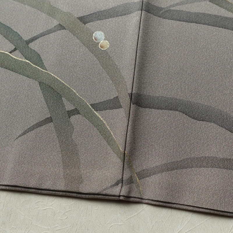 付け下げ 美品 縮緬 正絹 木の葉・植物柄 袷仕立て 身丈165cm 裄丈67cm リサイクル着物 着物 箔 共八掛 露芝 入学式 卒業式 七五三 お宮参り フォーマル 茶_画像11