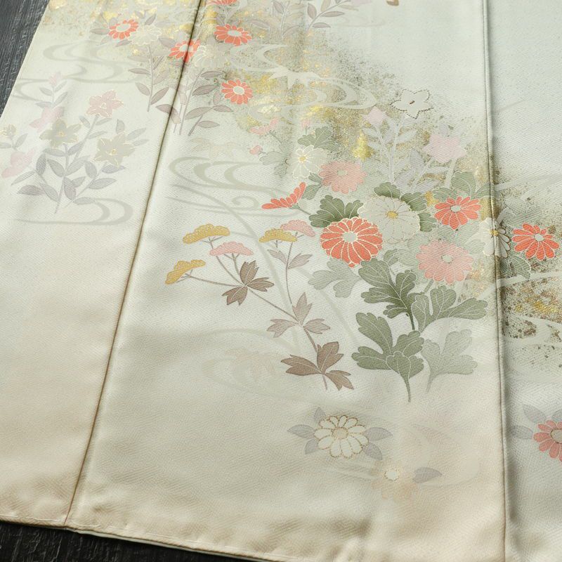 訪問着 しつけ糸付き 相良刺繍 綸子 正絹 花柄 袷仕立て 身丈164cm 裄丈65cm リサイクル着物 着物 箔 金彩 入学式 卒業式 結婚式 七五三 お宮参り フォーマル 菊 緑・うぐいす色_画像4