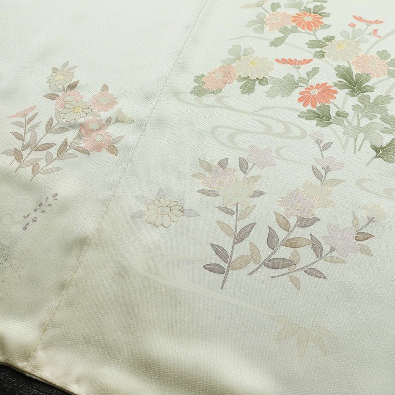 訪問着 しつけ糸付き 相良刺繍 綸子 正絹 花柄 袷仕立て 身丈164cm 裄丈65cm リサイクル着物 着物 箔 金彩 入学式 卒業式 結婚式 七五三 お宮参り フォーマル 菊 緑・うぐいす色_画像12
