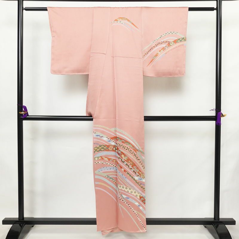 付け下げ 美品 しつけ糸付き 正絹 古典柄 袷仕立て 身丈156cm 裄丈63cm リサイクル着物 着物 箔 金彩 入学式 七五三 お宮参り フォーマル ピンク_画像2