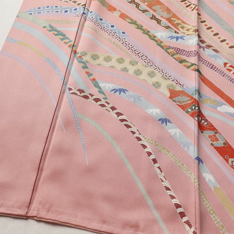 付け下げ 美品 しつけ糸付き 正絹 古典柄 袷仕立て 身丈156cm 裄丈63cm リサイクル着物 着物 箔 金彩 入学式 七五三 お宮参り フォーマル ピンク_画像4