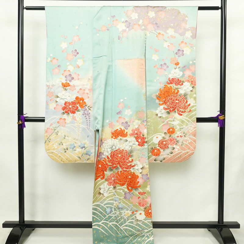 振袖 良品 金駒刺繍 正絹 花柄 袷仕立て 身丈164cm 裄丈68cm リサイクル着物 着物 箔 金彩 成人式 二十歳 二十歳の集い パーティー フォーマル 華やか 梅 萩 菊 ミントグリーン 緑・うぐいす色_画像2