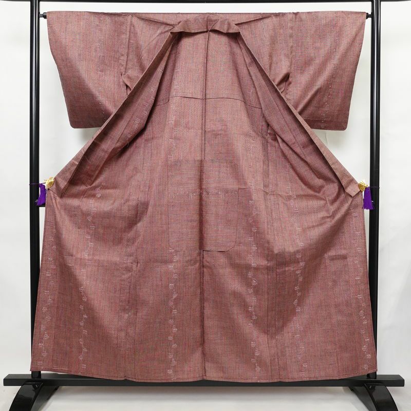 単衣 紬 バチ衿仕立て 正絹 縞柄・線柄 単衣仕立て 身丈158cm 裄丈65cm リサイクル着物 着物 紬地 ピンク_画像3