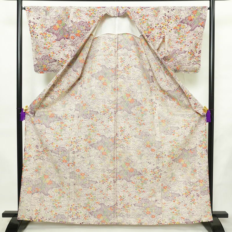 単衣 小紋 美品 しつけ糸付き バチ衿仕立て 正絹 古典柄 単衣仕立て 身丈165cm 裄丈66cm リサイクル着物 着物 多色使い_画像3