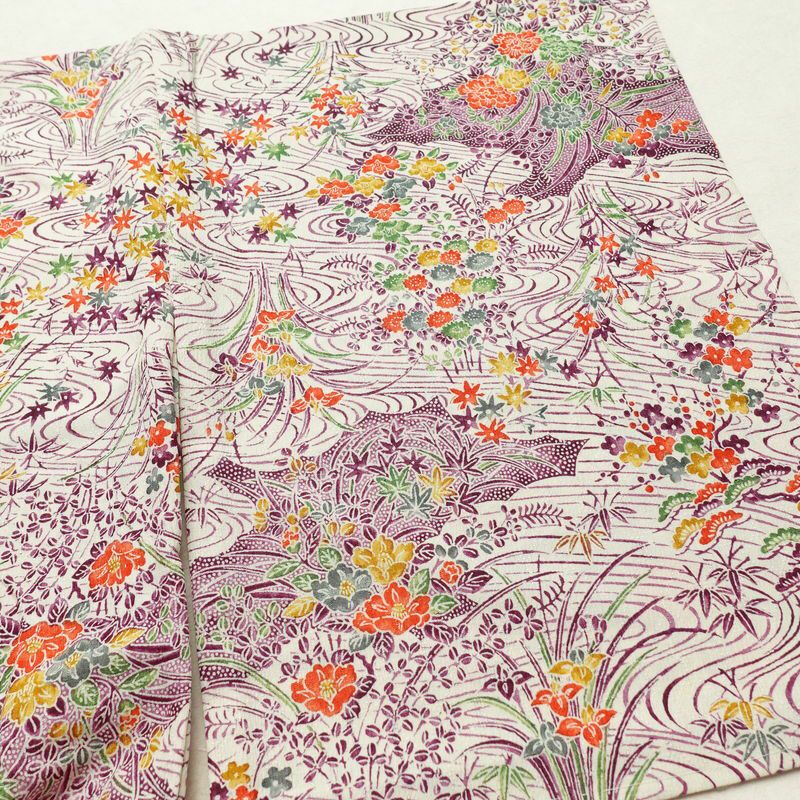 単衣 小紋 美品 しつけ糸付き バチ衿仕立て 正絹 古典柄 単衣仕立て 身丈165cm 裄丈66cm リサイクル着物 着物 多色使い_画像13