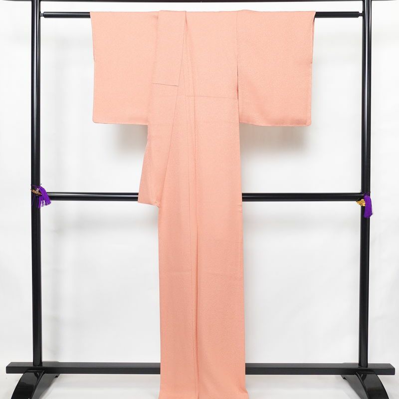 色無地 美品 落款入り しつけ糸付き 一つ紋付き 正絹 無地 袷仕立て 身丈164.5cm 裄丈64cm リサイクル着物 着物 お茶会 フォーマル ピンク_画像2