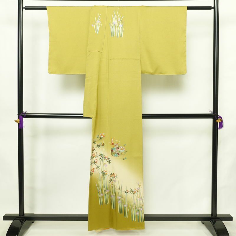 訪問着 美品 しつけ糸付き 正絹 木の葉・植物柄 袷仕立て 身丈157cm 裄丈64.5cm リサイクル着物 着物 箔 金彩 入学式 卒業式 七五三 お宮参り フォーマル 黄・黄土色_画像2