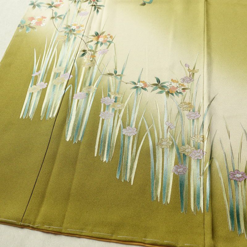 訪問着 美品 しつけ糸付き 正絹 木の葉・植物柄 袷仕立て 身丈157cm 裄丈64.5cm リサイクル着物 着物 箔 金彩 入学式 卒業式 七五三 お宮参り フォーマル 黄・黄土色_画像4