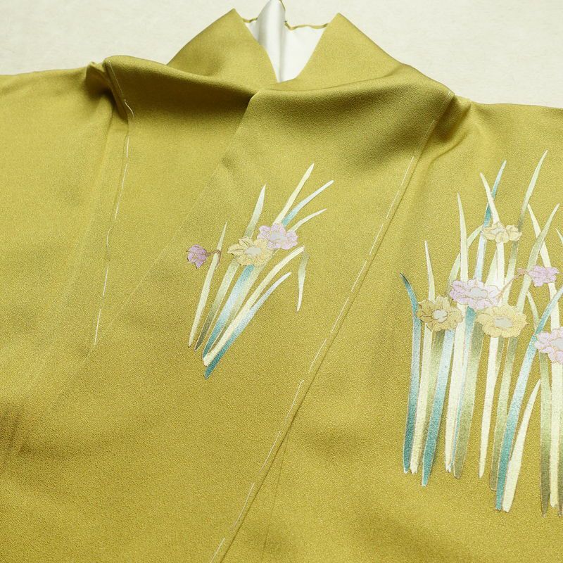 訪問着 美品 しつけ糸付き 正絹 木の葉・植物柄 袷仕立て 身丈157cm 裄丈64.5cm リサイクル着物 着物 箔 金彩 入学式 卒業式 七五三 お宮参り フォーマル 黄・黄土色_画像17