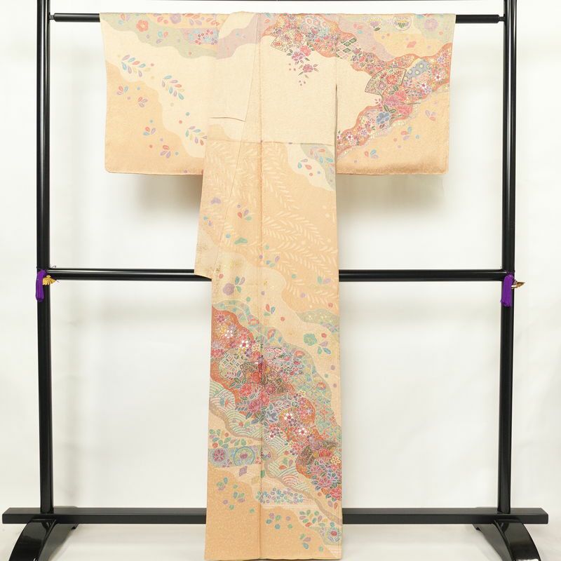訪問着 美品 ふくれ織 正絹 古典柄 袷仕立て 身丈161cm 裄丈67cm リサイクル着物 一部しつけ糸付き 着物 箔 入学式 卒業式 七五三 お宮参り フォーマル ベージュ_画像2
