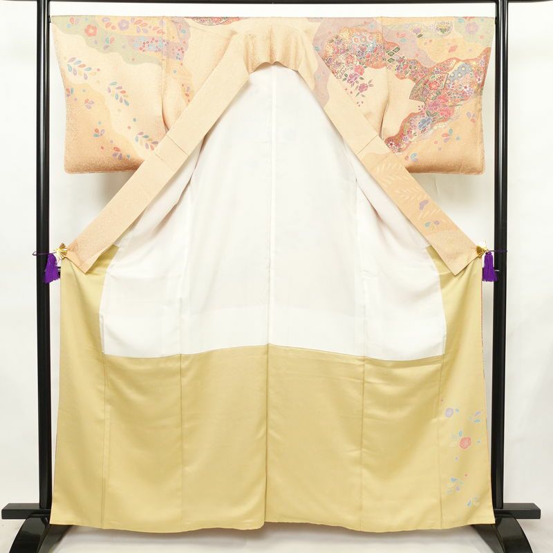 訪問着 美品 ふくれ織 正絹 古典柄 袷仕立て 身丈161cm 裄丈67cm リサイクル着物 一部しつけ糸付き 着物 箔 入学式 卒業式 七五三 お宮参り フォーマル ベージュ_画像3