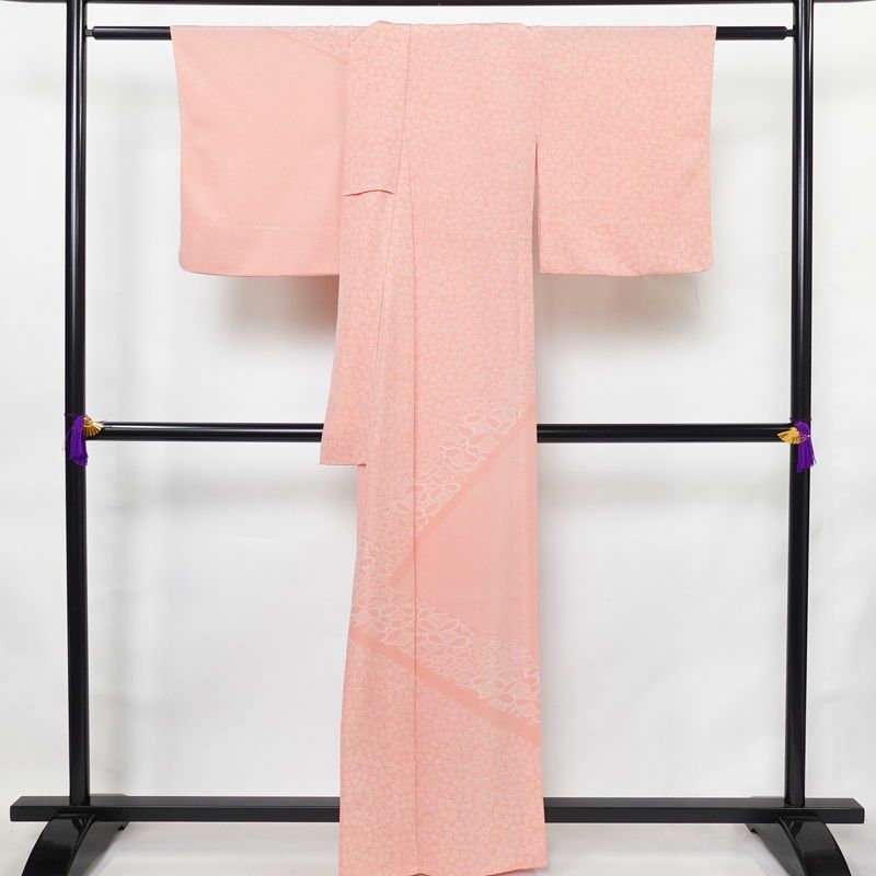 単衣 付下 美品 坂口幸市 落款入り 縮緬 正絹 古典柄 単衣仕立て 身丈162cm 裄丈66.5cm リサイクル着物 着物 ピンク_画像2