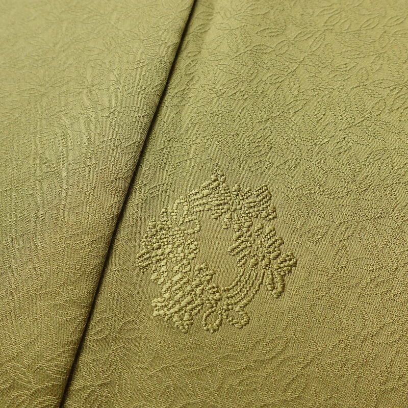 色無地 良品 しつけ糸付き 一つ紋付き 正絹 木の葉・植物柄 袷仕立て 身丈166.5cm 裄丈68.5cm リサイクル着物 着物 お茶会 フォーマル 黄・黄土色_画像7