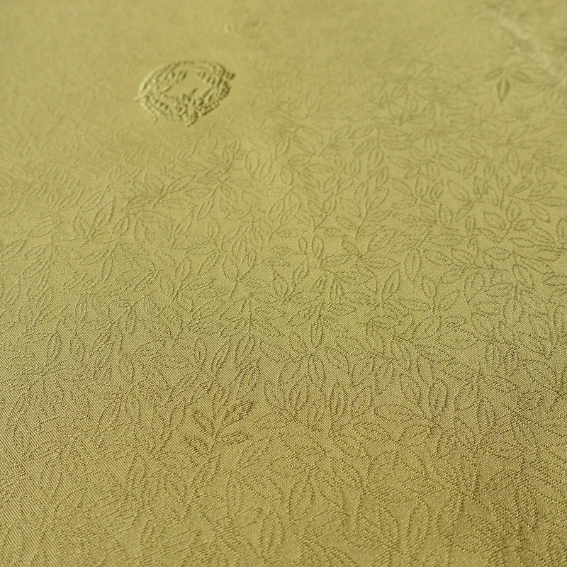 色無地 良品 しつけ糸付き 一つ紋付き 正絹 木の葉・植物柄 袷仕立て 身丈166.5cm 裄丈68.5cm リサイクル着物 着物 お茶会 フォーマル 黄・黄土色_画像9