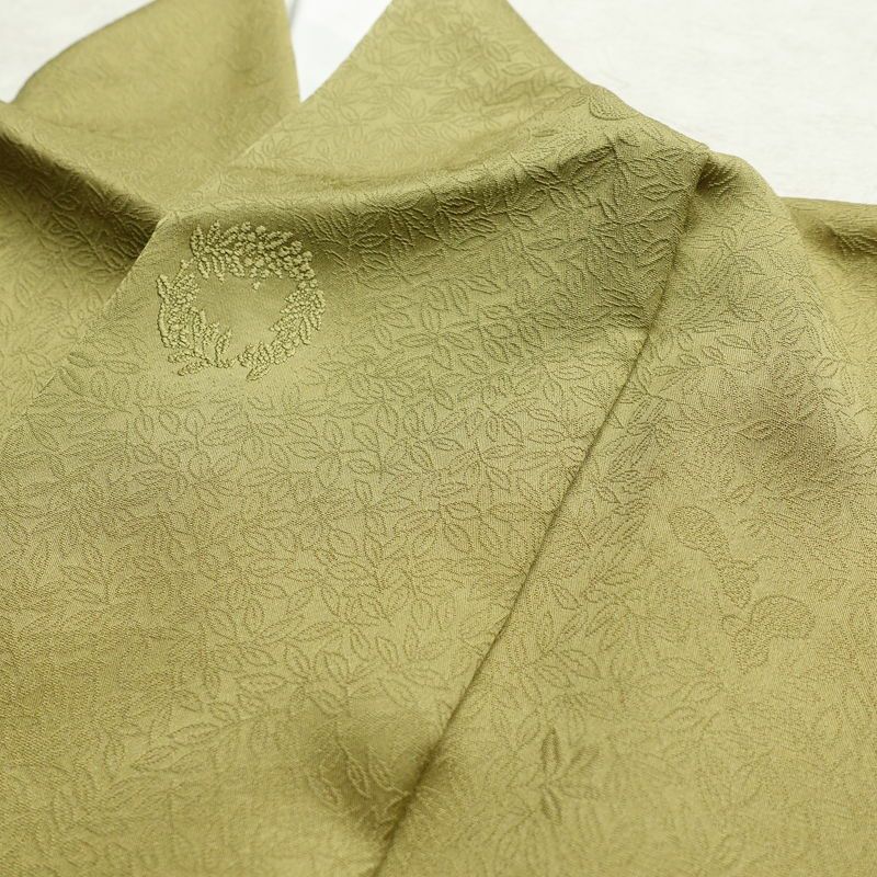 色無地 良品 しつけ糸付き 一つ紋付き 正絹 木の葉・植物柄 袷仕立て 身丈166.5cm 裄丈68.5cm リサイクル着物 着物 お茶会 フォーマル 黄・黄土色_画像18