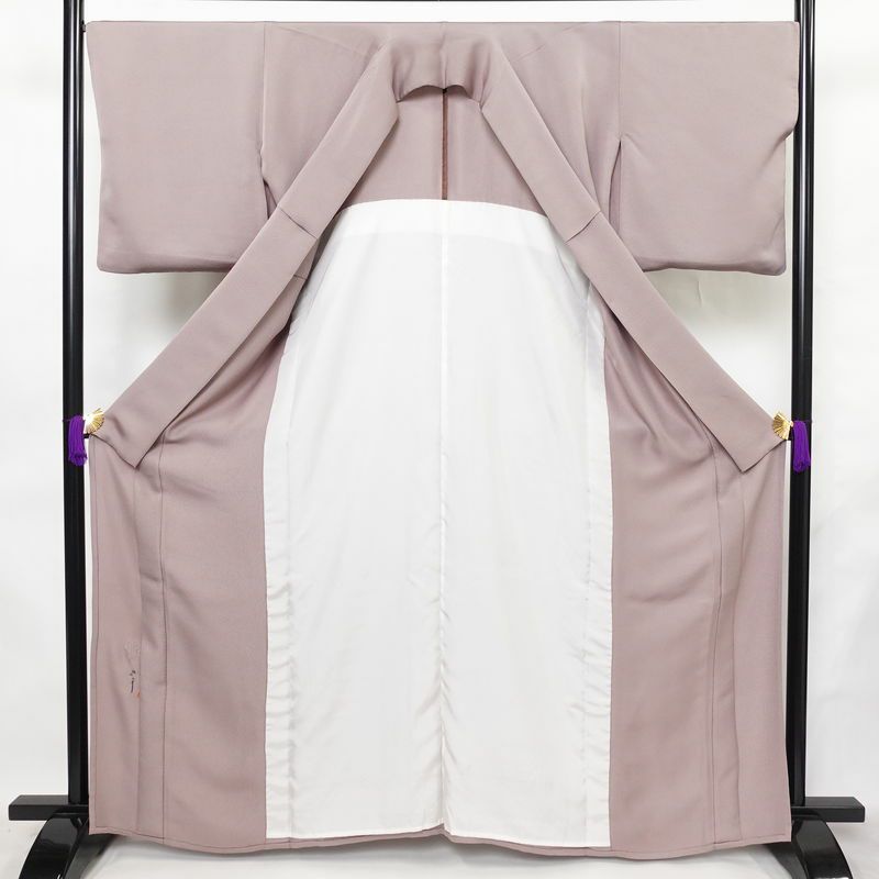 単衣 色無地 良品 落款入り 正絹 無地 単衣仕立て 身丈163.5cm 裄丈68cm リサイクル着物 着物 お茶会 フォーマル シンプル くすみパープル 紫・藤色_画像3