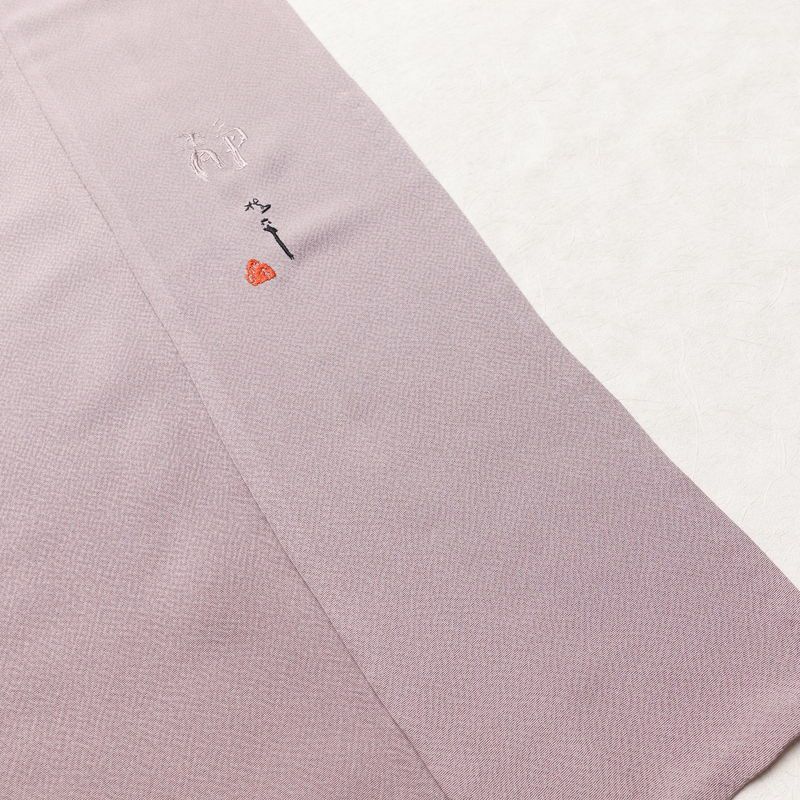 単衣 色無地 良品 落款入り 正絹 無地 単衣仕立て 身丈163.5cm 裄丈68cm リサイクル着物 着物 お茶会 フォーマル シンプル くすみパープル 紫・藤色_画像12