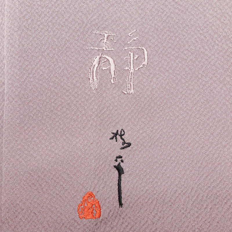 単衣 色無地 良品 落款入り 正絹 無地 単衣仕立て 身丈163.5cm 裄丈68cm リサイクル着物 着物 お茶会 フォーマル シンプル くすみパープル 紫・藤色_画像13