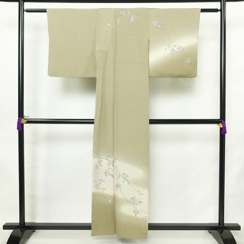 訪問着 縮緬 一つ紋付き 正絹 木の葉・植物柄 袷仕立て 身丈157cm 裄丈67.5cm リサイクル着物 着物 共八掛 入学式 卒業式 七五三 お宮参り フォーマル 上品 緑・うぐいす色_画像2