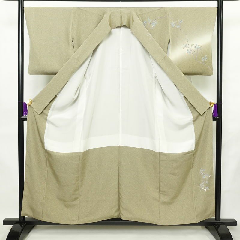 訪問着 縮緬 一つ紋付き 正絹 木の葉・植物柄 袷仕立て 身丈157cm 裄丈67.5cm リサイクル着物 着物 共八掛 入学式 卒業式 七五三 お宮参り フォーマル 上品 緑・うぐいす色_画像3