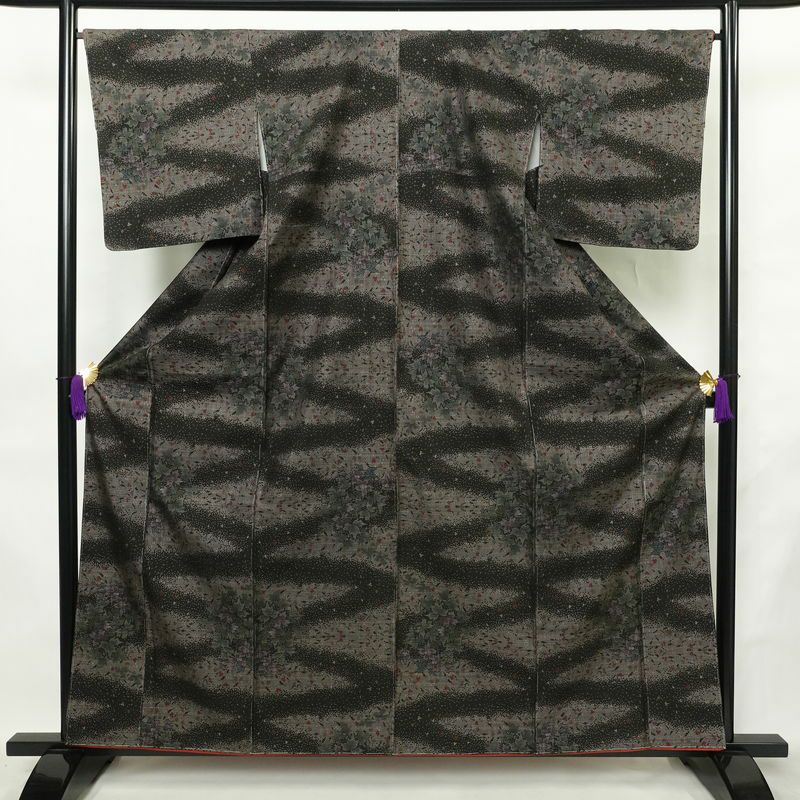 大島紬 良品 証紙なし しつけ糸付き 正絹 木の葉・植物柄 袷仕立て 身丈161cm 裄丈66cm リサイクル着物 着物 茶_画像1