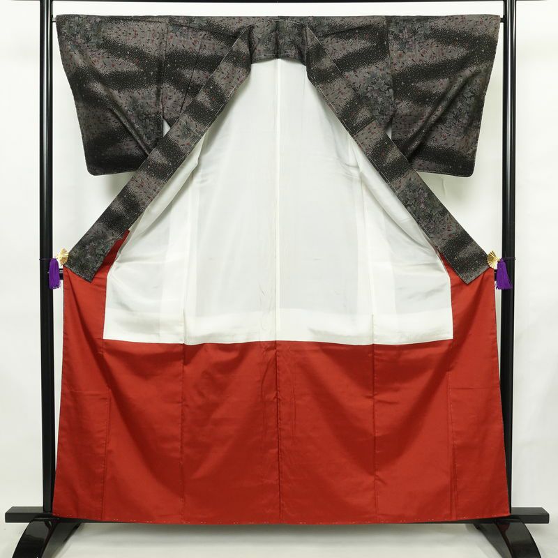 大島紬 良品 証紙なし しつけ糸付き 正絹 木の葉・植物柄 袷仕立て 身丈161cm 裄丈66cm リサイクル着物 着物 茶_画像3