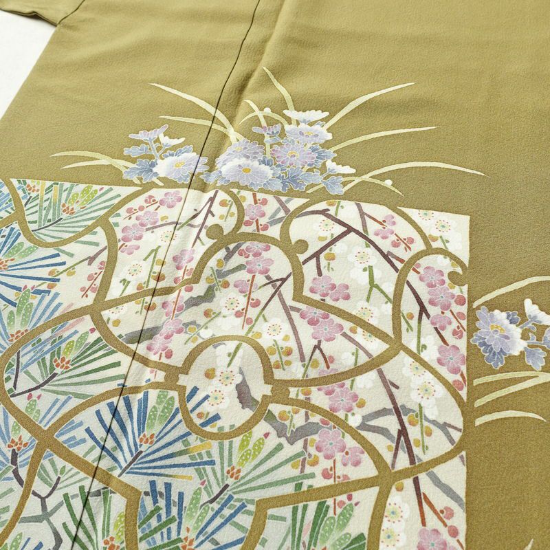 色留袖 良品 落款入り 縮緬 一つ紋付き 正絹 木の葉・植物柄 袷仕立て 身丈165.5cm 裄丈67.5cm リサイクル着物 着物 共八掛 結婚式 黄・黄土色_画像5