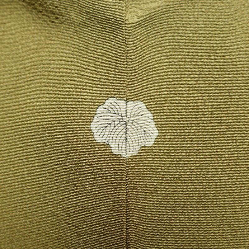 色留袖 良品 落款入り 縮緬 一つ紋付き 正絹 木の葉・植物柄 袷仕立て 身丈165.5cm 裄丈67.5cm リサイクル着物 着物 共八掛 結婚式 黄・黄土色_画像14
