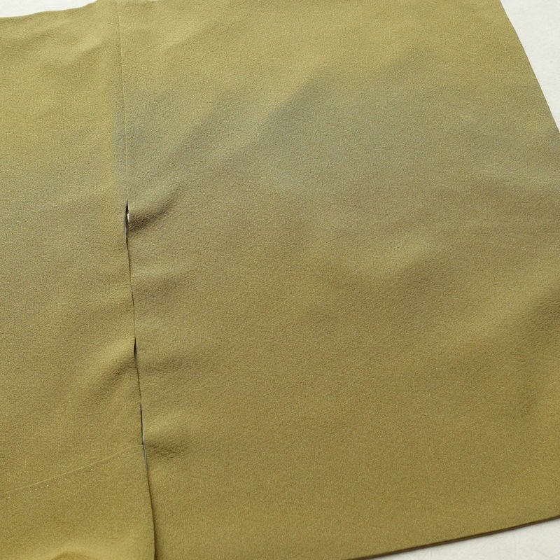 色留袖 良品 落款入り 縮緬 一つ紋付き 正絹 木の葉・植物柄 袷仕立て 身丈165.5cm 裄丈67.5cm リサイクル着物 着物 共八掛 結婚式 黄・黄土色_画像15