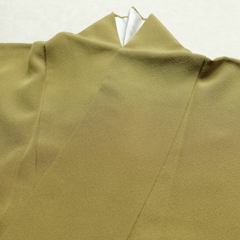 色留袖 良品 落款入り 縮緬 一つ紋付き 正絹 木の葉・植物柄 袷仕立て 身丈165.5cm 裄丈67.5cm リサイクル着物 着物 共八掛 結婚式 黄・黄土色_画像18