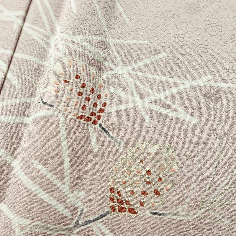 付け下げ 良品 一つ紋付き 正絹 木の葉・植物柄 袷仕立て 身丈161cm 裄丈67cm リサイクル着物 着物 箔 入学式 卒業式 七五三 お宮参り フォーマル 上品 松葉 松ぼっくり 紫・藤色_画像7