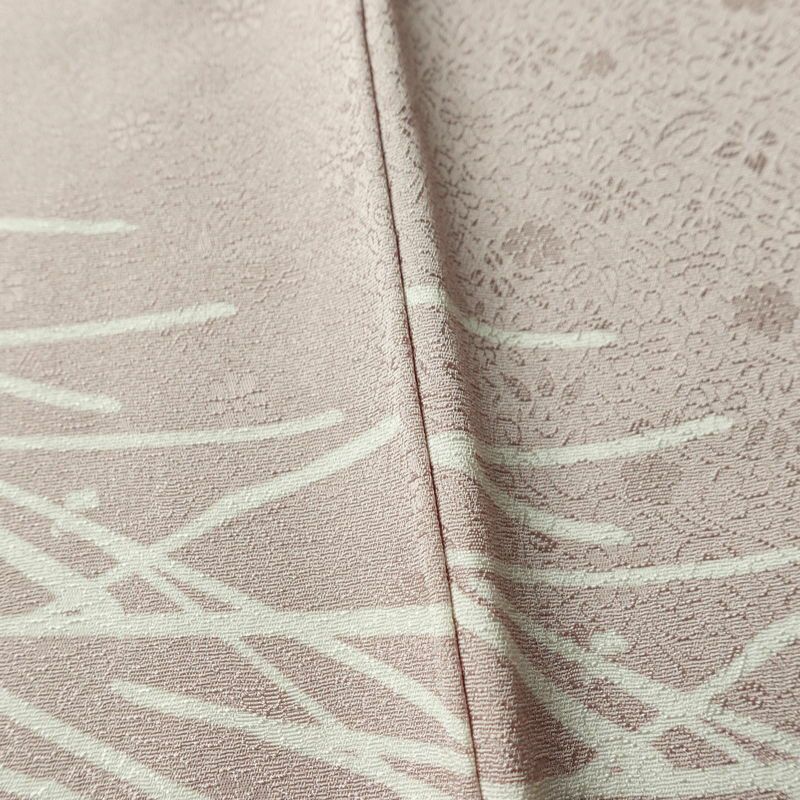 付け下げ 良品 一つ紋付き 正絹 木の葉・植物柄 袷仕立て 身丈161cm 裄丈67cm リサイクル着物 着物 箔 入学式 卒業式 七五三 お宮参り フォーマル 上品 松葉 松ぼっくり 紫・藤色_画像11