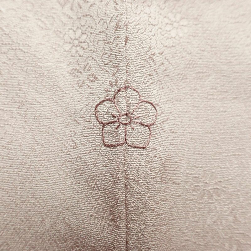 付け下げ 良品 一つ紋付き 正絹 木の葉・植物柄 袷仕立て 身丈161cm 裄丈67cm リサイクル着物 着物 箔 入学式 卒業式 七五三 お宮参り フォーマル 上品 松葉 松ぼっくり 紫・藤色_画像13