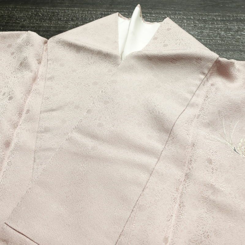 付け下げ 良品 一つ紋付き 正絹 木の葉・植物柄 袷仕立て 身丈161cm 裄丈67cm リサイクル着物 着物 箔 入学式 卒業式 七五三 お宮参り フォーマル 上品 松葉 松ぼっくり 紫・藤色_画像17